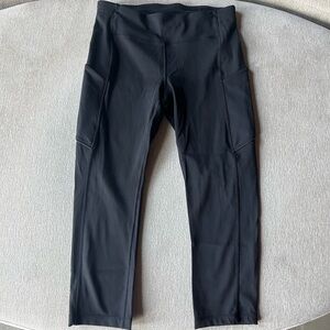 Lululemon Running Capri Leggings with Pockets and back zipper - black size 6